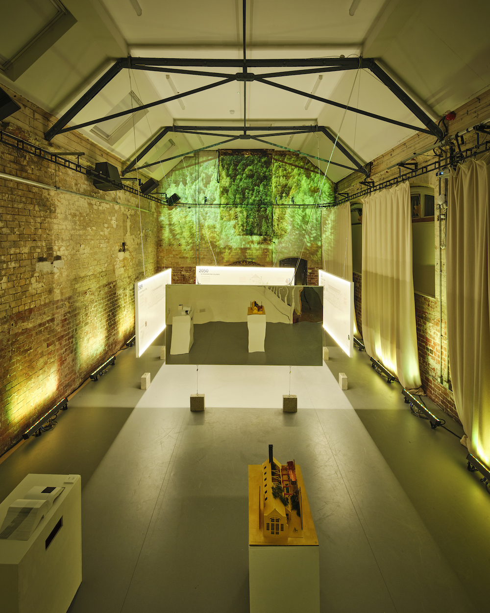 A view from above of the exposition in the CoisCéim studio