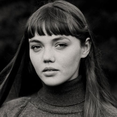 Artist_Rosie_Stebbing_1000x1000px_72dpi