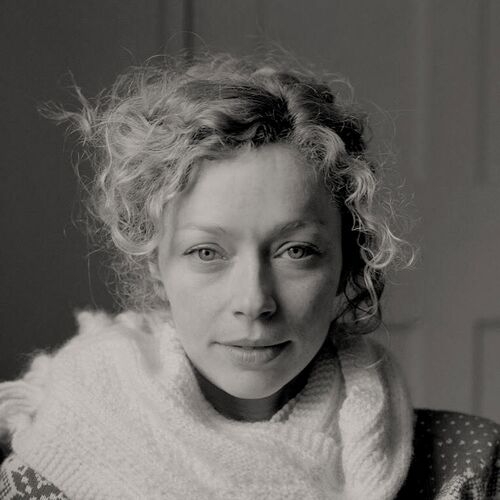 Artist_Justine_Cooper_1000x1000px_72dpi