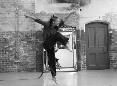 Vanessa Guevara in black and white in movement in the CoisCéim studio
