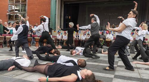 An ensemble of participants in movement and laid on the ground